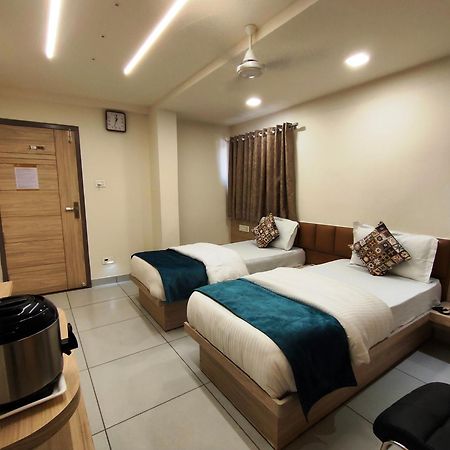 Hotel Kinara Ahmedabad Exterior photo