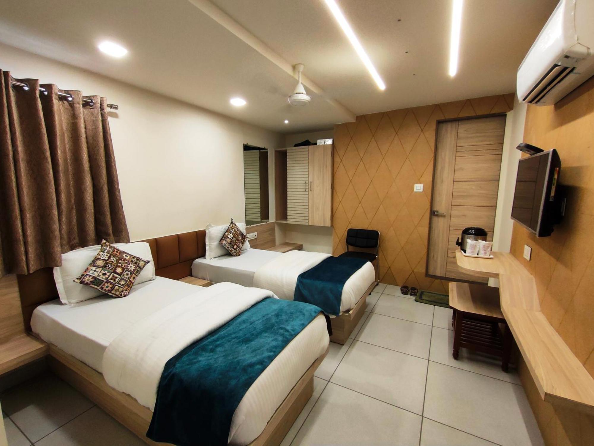 Hotel Kinara Ahmedabad Exterior photo