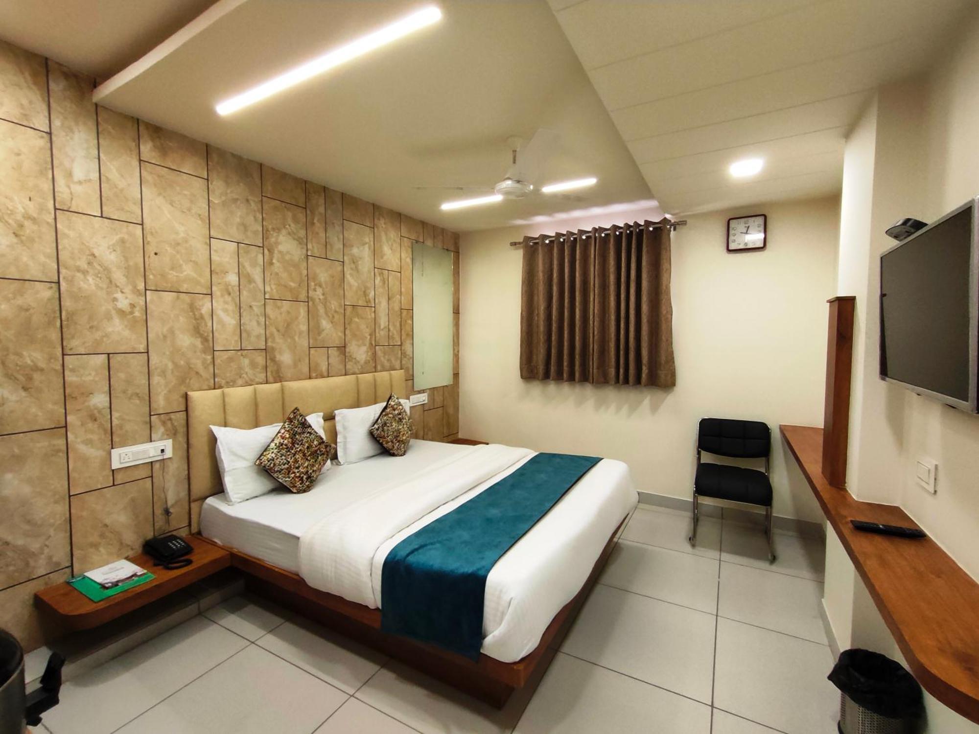 Hotel Kinara Ahmedabad Exterior photo