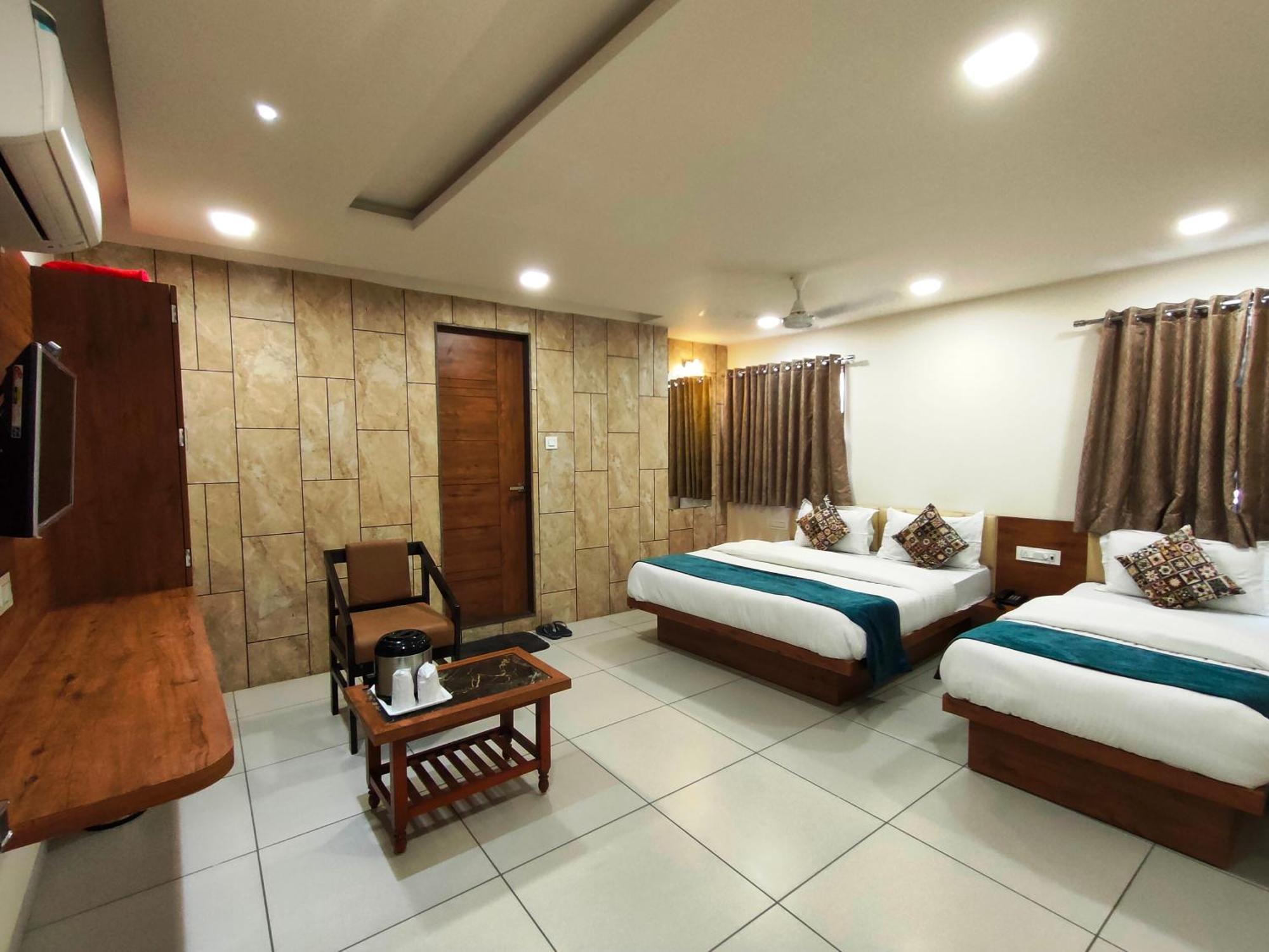 Hotel Kinara Ahmedabad Exterior photo