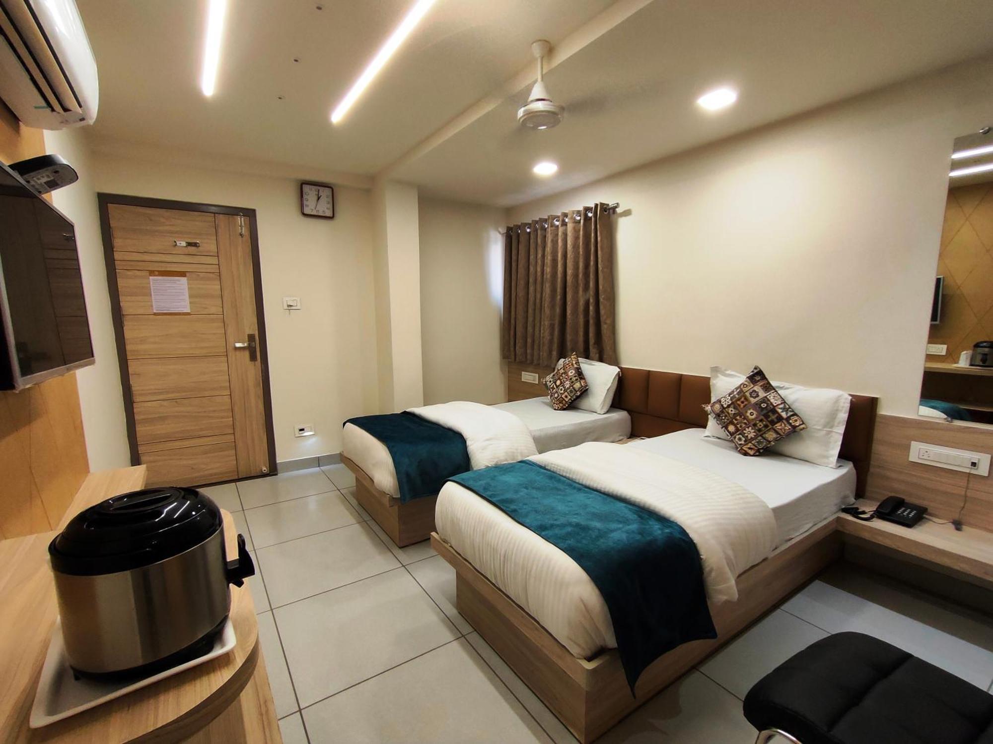Hotel Kinara Ahmedabad Exterior photo